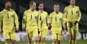Les hommes en jaune
